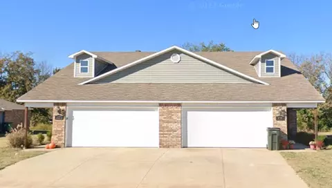 237 N 239 N Broadway Dr, Farmington, AR 72730