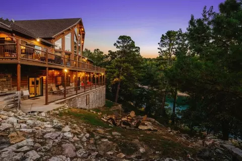 483 Lakeview Bnd, Eureka Springs, AR 72632