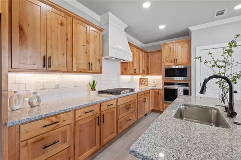 1900 Peacock Rd, Centerton, AR 72719