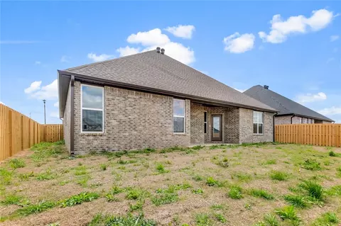 Exterior - 1900 Peacock Rd, Centerton, AR 72719 photo 6 of 7