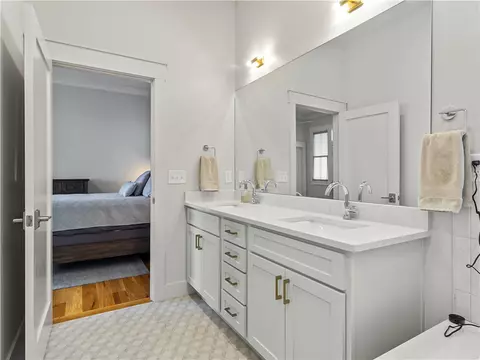 Bath - 5433 Hackett St, Springdale, AR 72762 photo 6 of 6