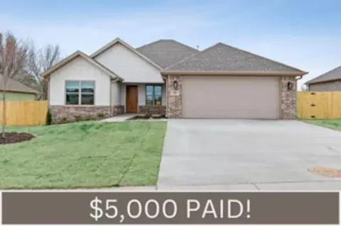 39 W Pitts St, Farmington, AR 72730