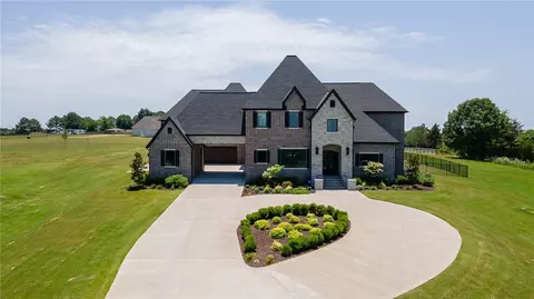 6828 NW Rivercrest Rd, Fayetteville, AR 72701