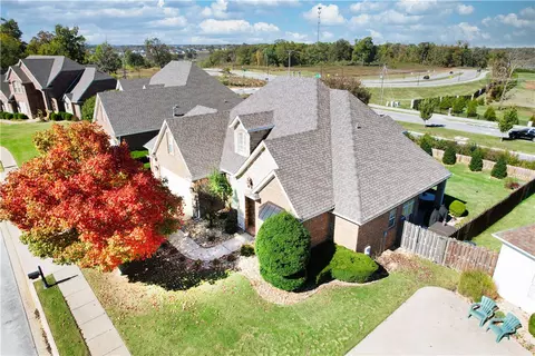 5085 S Strathmore Station Dr, Rogers, AR 72758