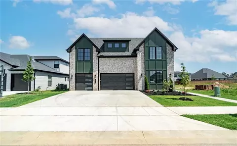6800 SW Heartbeat Ln, Bentonville, AR 72712