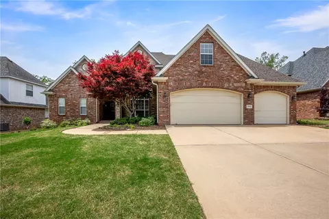 5069 Strathmore Station Dr, Rogers, AR 72758