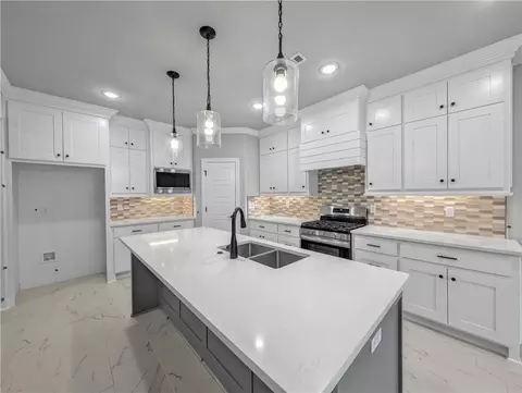 Kitchen - 441 Rainforest Loop, Centerton, AR 72719 photo 2 of 3