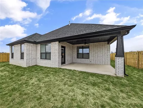 Exterior - 1901 Bluestem Dr, Centerton, AR 72719 photo 2 of 3