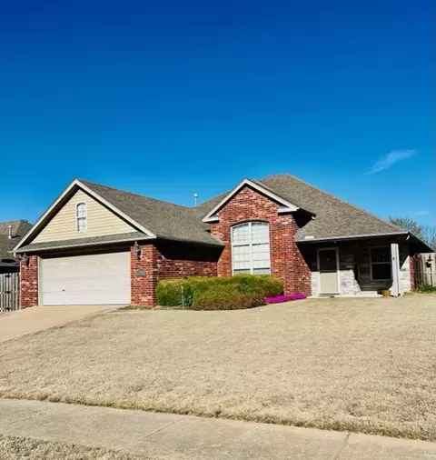 1830 N Fallbrook Way, Fayetteville, AR 72704