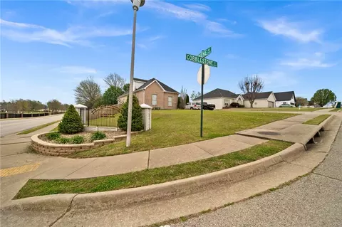 Exterior - 2025 Cobblestone St, Springdale, AR 72762 photo 4 of 11