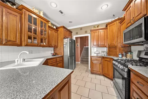 Kitchen - 2025 Cobblestone St, Springdale, AR 72762 photo 4 of 4