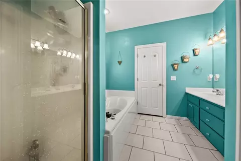 Bath - 2025 Cobblestone St, Springdale, AR 72762 photo 3 of 5