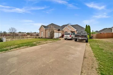 Exterior - 2025 Cobblestone St, Springdale, AR 72762 photo 5 of 11