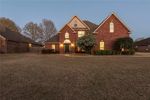 1894 N Barrington Dr, Fayetteville, AR 72701