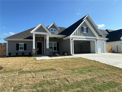 2712 Nova Ave, Lowell, AR 72745