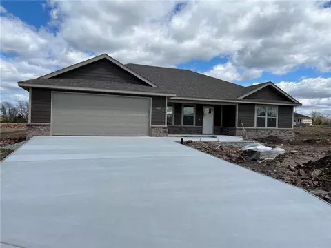 1100 Center Ct Cir, Grove, OK 74344