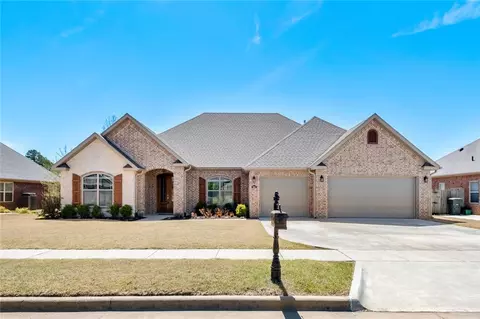 2661 Vanike Dr, Fayetteville, AR 72704