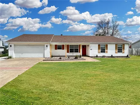 1417 Lancelot St, Lowell, AR 72745