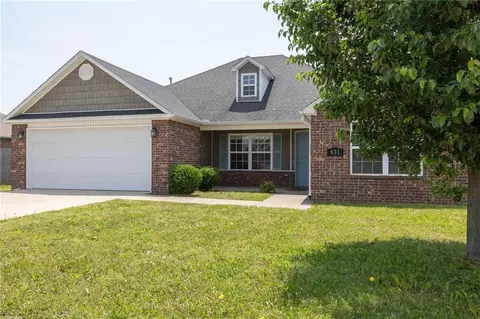 631 Lasso Ln, Centerton, AR 72719