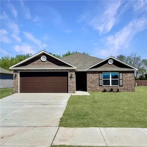 2415 S Silver St, Siloam Springs, AR 72761