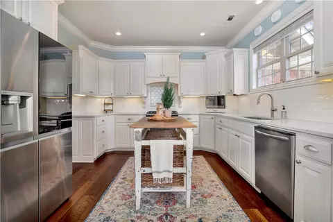 Kitchen - 3985 Pasofino Loop, Springdale, AR 72762 photo 2 of 2