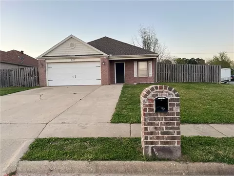 619 E Bonnie Ln, Rogers, AR 72758