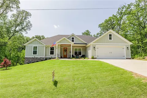54 Glasgow Dr, Bella Vista, AR 72715