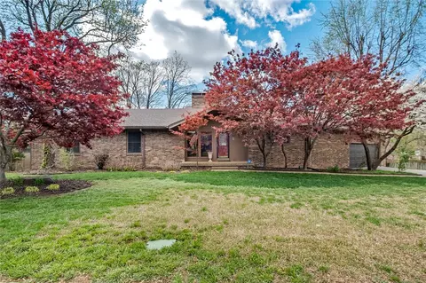 824 S Chateau Dr, Rogers, AR 72758