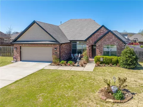 1641 S Pebble Beach Dr, Fayetteville, AR 72701