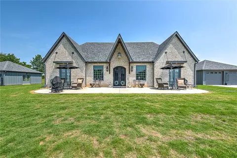 393 Bright St, Cave Springs, AR 72718