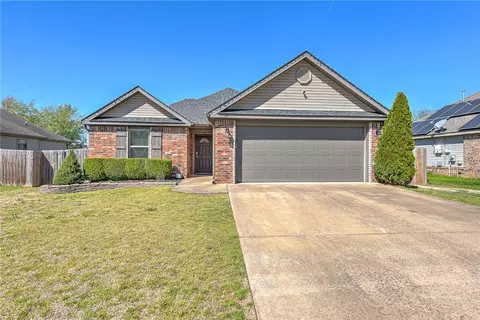 3136 Chelsey Ln, Springdale, AR 72764