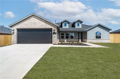 1028 Autumn Royal Ave, Lowell, AR 72745