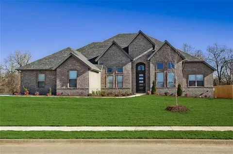 709 Flycatcher Trce, Springdale, AR 72762