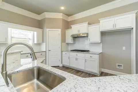 Kitchen - 1030 Trestle Ln, Centerton, AR 72719 photo 8 of 8