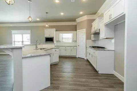 Kitchen - 1030 Trestle Ln, Centerton, AR 72719 photo 7 of 8