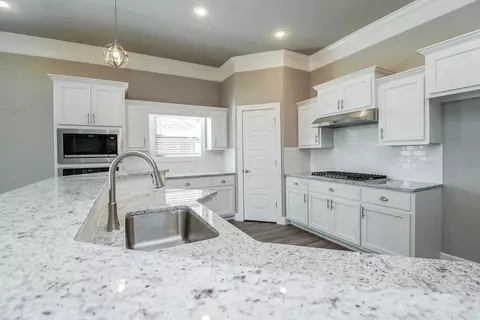Kitchen - 1030 Trestle Ln, Centerton, AR 72719 photo 2 of 8