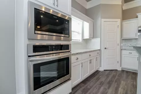 Kitchen - 1030 Trestle Ln, Centerton, AR 72719 photo 6 of 8
