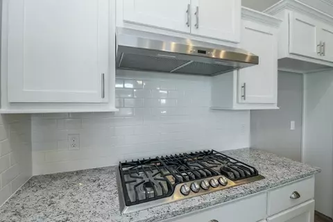 Kitchen - 1030 Trestle Ln, Centerton, AR 72719 photo 4 of 8