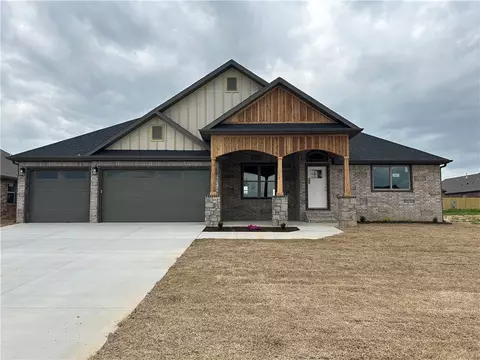 5841 Poppy Ave, Springdale, AR 72762