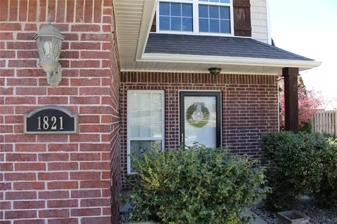 1821 N Cannondale Dr, Fayetteville, AR 72704