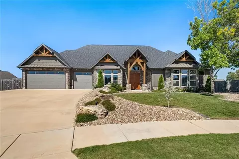 810 Flathead Cv, Bentonville, AR 72712