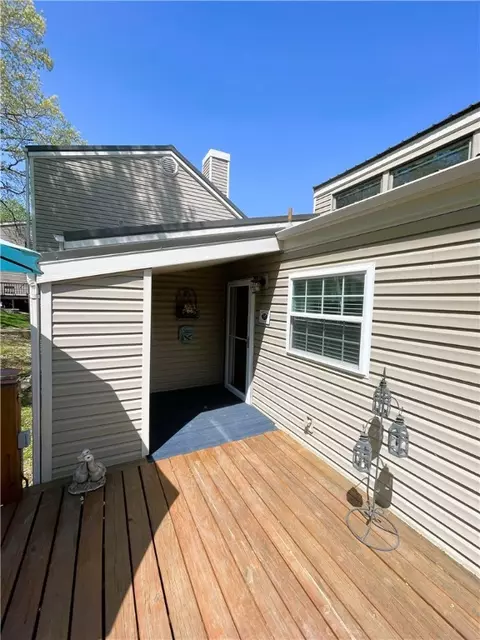 37 Oak Point Dr, Holiday Island, AR 72631