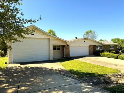 124 Sunny Slope St, Mountain Home, AR 72653