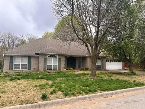 1604 N Arthurs Ct, Fayetteville, AR 72701