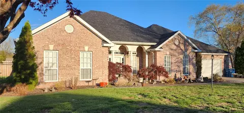 500 Steele Dr, Bentonville, AR 72712