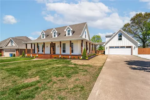 23 Stonebridge Way, Bentonville, AR 72712