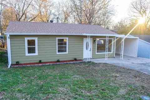 502 South St, Flippin, AR 72634