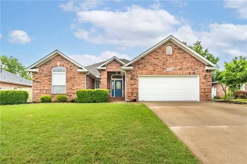 2443 Indian Oaks Trl, Springdale, AR 72762