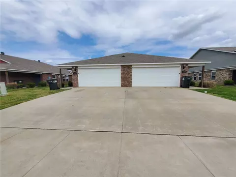 226 E 228 E Anabranch Ct, Farmington, AR 72730