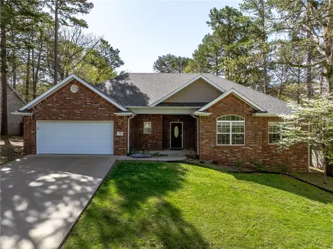 15 Hallock Dr, Bella Vista, AR 72714